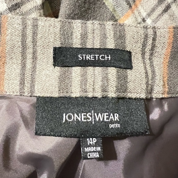 Jones Wear Plaid flannel skirt, size 14 P - Picture 5 of 6